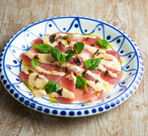 マグロとツマモノのカルパッチョ　醤油マヨソース