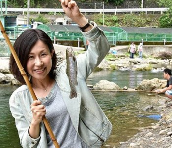 『多摩の大自然の中でニジマス釣り体験』